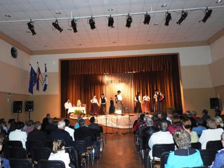 Prireditev Druži naju ples in petje z mednarodno udeležbo 52